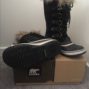 BRAND NEW! Sorel Joan of Arctic size 7 boots!